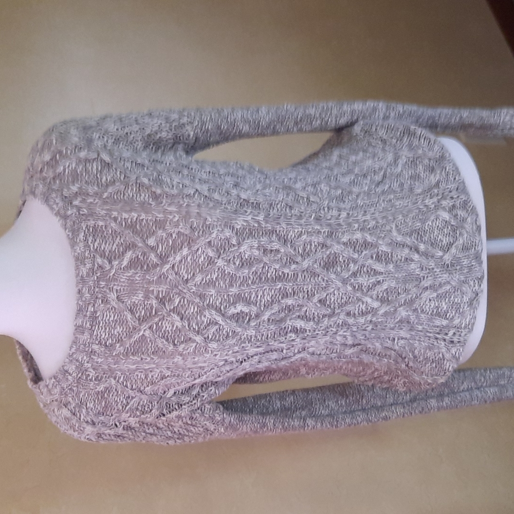 ●Mossimo sweater size s/p